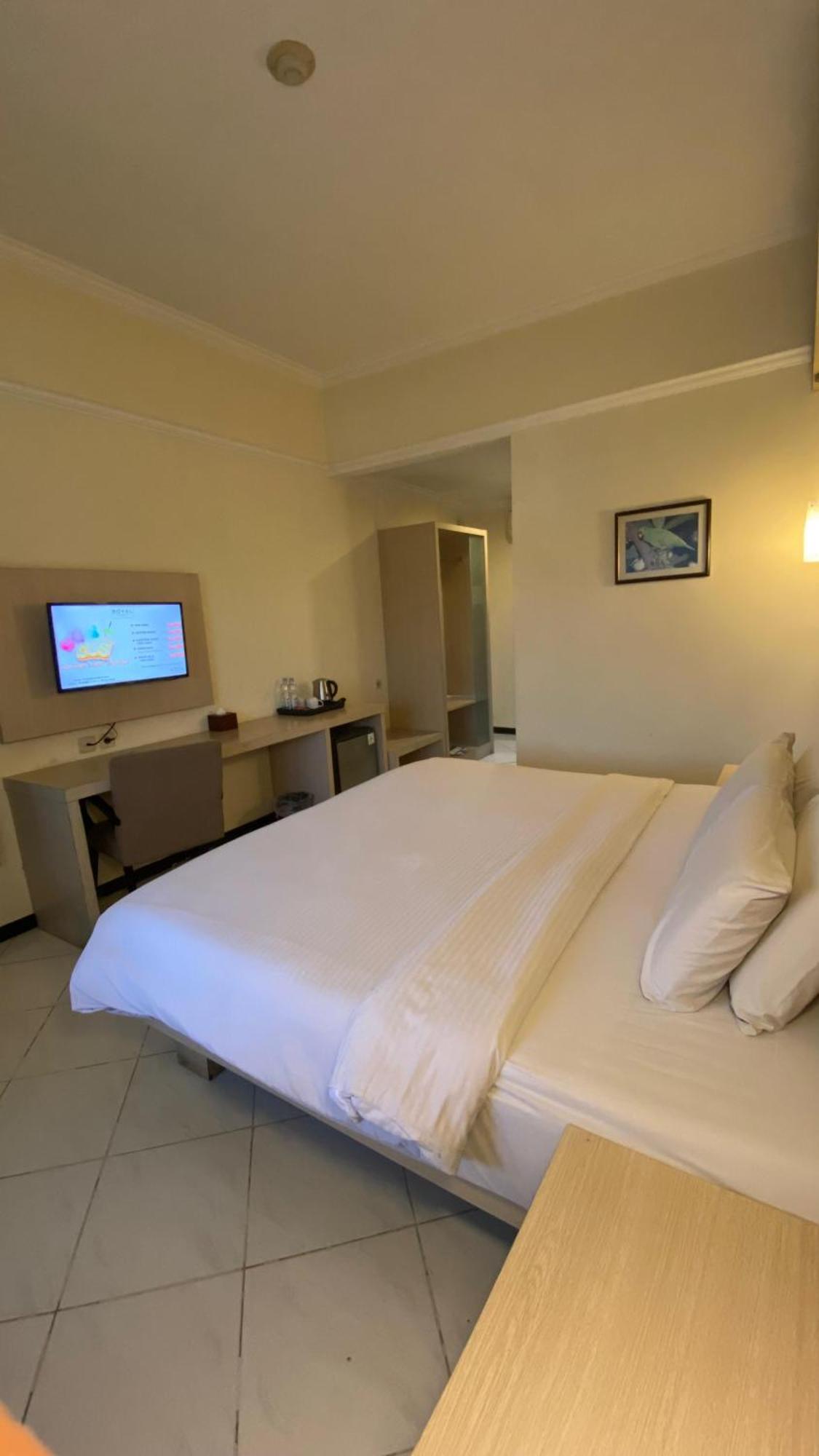 Royal Hotel And Villa Batu Batu  Exterior photo